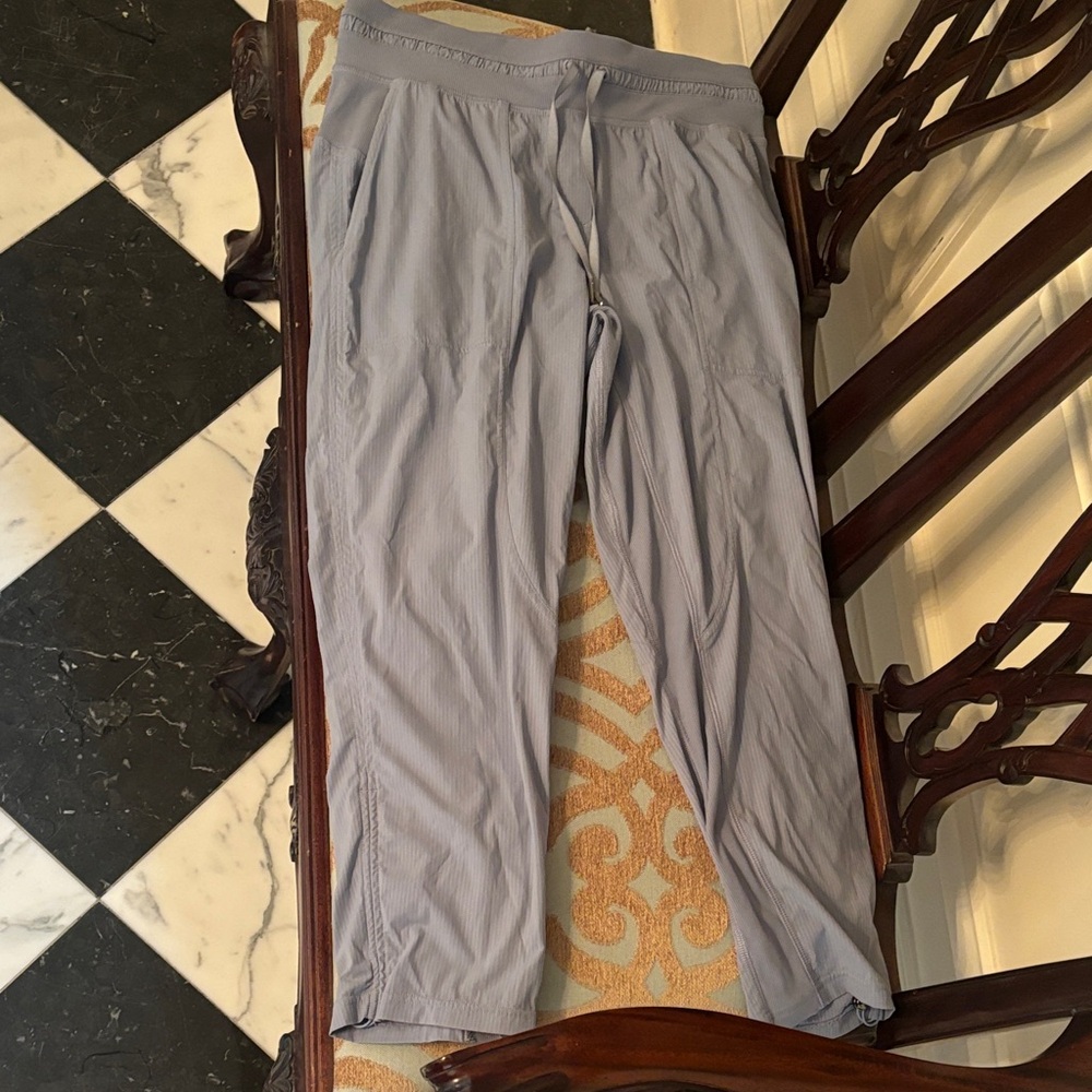 Lululemon blue/grey women’s dance studio cropped pants size 8